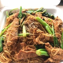 ผัดซีอิ๋วเส้นหมี่