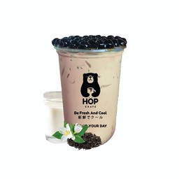 HOP Chafe ฮ็อป ชาเฟ หน้าโรงเรียนจักรคำคณาทร (ถนนสันเหมือง!!) เป็นร้านเล็กๆสีขาว อยู่ตรงข้ามร้านก๋วยเตี๋ยวบ้านนอก ลานตัวหนอนสีเขียว มีหมา 3 ตัวจะเห่าเวลาลูกค้ามาซื้อน้ำตลอด แต่ไม่กัดเพราะอยู่ในกรงจ้า