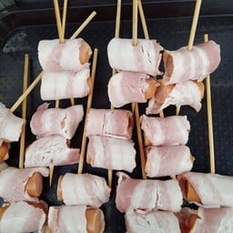 เบค่อนหมูพันไส้กรอก
