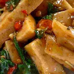 ผัดกะเพราหมูยอ กับข้าว