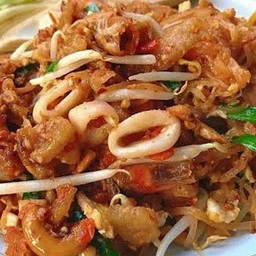 ผัดไทยปลาหมึก