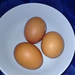 ไข่ไก่ 3 ฟอง