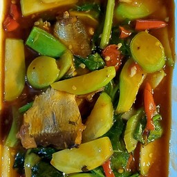 คะน้าปลากะป๋อง