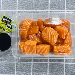 แซลมอนหั่นเต๋า150g