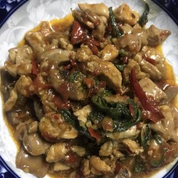 กะเพราย่าตู่ปู่แดง