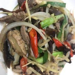 ผัดขิงราดข้าว