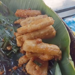 ร้านป้ายากล้วยทอดประตูเหล็ก