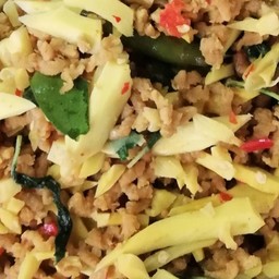 ผัดกะเพราหน่อไม้