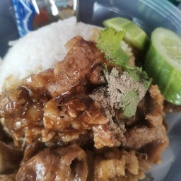 หมูชิ้นทอดกระเทียมเป็นกับข้าว