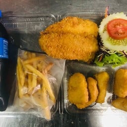 สเต็กปลาทอด+ผักโขมอบชีส+นักเก๊ต+เป็ปซี่