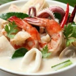 ต้มข่าทะเล (กับข้าว)