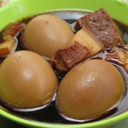 ไข่พะโล้ (กับข้าว)