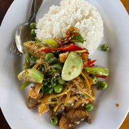 ข้าวผัดเผ็ด