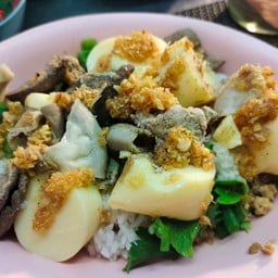 ข้าวแห้งหมูเครื่องใน