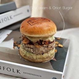 Sour cream & onion burger ( beef )