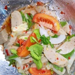 ร้านยำ ลาบ ส้มตำ แม่ปุยฝ้าย<ร้านเปิด 14:00-21:00 น.(อยู่ข้างเซเว่นค่ะ)