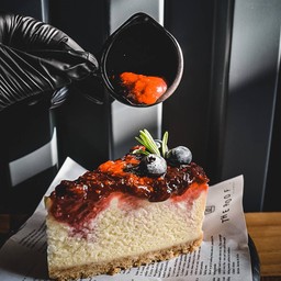 MIXED BERRY CHEESE CAKE