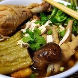 ก๋วยเตี๋ยวไก่มะระบุฟเฟ่ต์