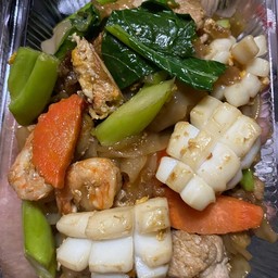ผัดซีอิ๊วเส้นใหญ่รวมมิตร