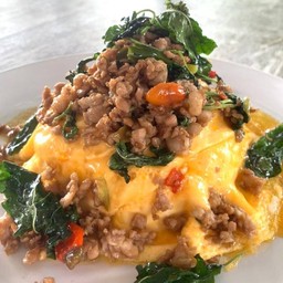 ข้าวไข่ข้นกะเพราหมูสับ