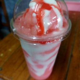 สตอเบอรี่โยเกริต์