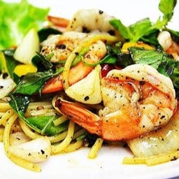 สปาเก็ตตี้พริกไทยดำกุ้งสด
