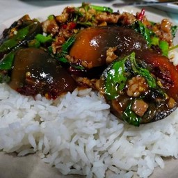 กะเพราไข่เยี่ยวม้า