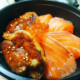 ข้าวหน้าแซลมอนฟัวกราส+อิคุระ