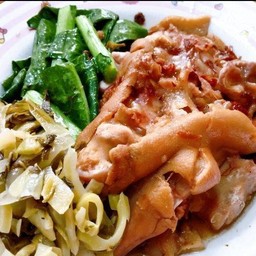 ขาหมูพะโล้ สูตรต้นตระกูล