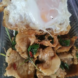 กะเพราหมูชิ้นราดข้าว