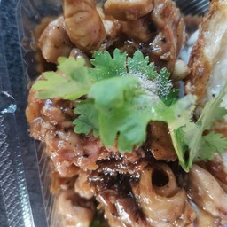 ไก่กระเทียมราดข้าว