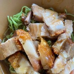 บะหมี่หมูกรอบ