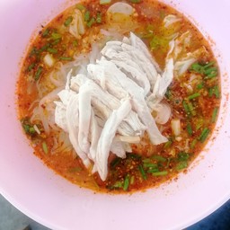ก๋วยเตี๋ยวต้มยำไก่ฉีกโบราณ