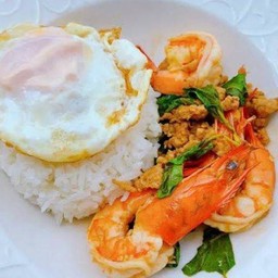 ผัดพริกแกงกุ้งราดข้าว