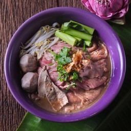 ก๋วยเตี๋ยวเรือเนื้อสไลด์