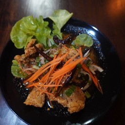 ยำไก่แซ่บ