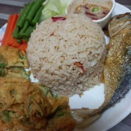 ข้าวหมูทอดน้องน้ำอิง