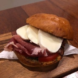 Parma Mozza Bun