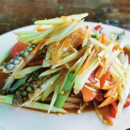 ร้านส้มตำเจ๊นงค์ริมน้ำวัดปริวาส