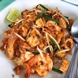 ผัดไทย กุ้ง หมึก