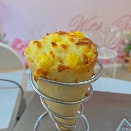 พิซซ่าโคน หน้าข้าวโพดอบชีส