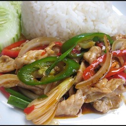 ข้าวพัดพริกอ่อนหมู