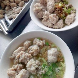 กินหมี่ ณ เจริญนคร บะหมี่โคตรหมูเด้งรสเด็ด กินหมี่ ณ เจริญนคร บะหมี่โคตรหมูเด้งรสเด็ด