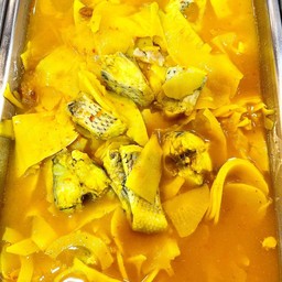 แกงเหลือง (แกงส้มหน่อไม้ดอง)