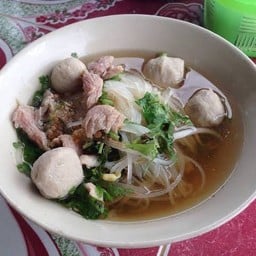 ก๋วยเตี๋ยวแชมป์ หน้าร้านทองแม่ทองพูล (ท่าพระ)