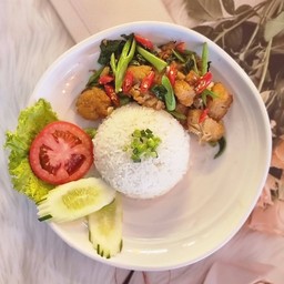 ข้าวคะน้าไก่กรอบ