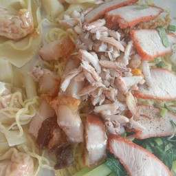บะหมี่ เกี๊ยวกุ้ง! หมูแดง หมูกรอบ ปู