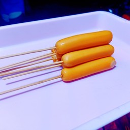 ไส้กรอกสโมคกี้ไบรท์ หนังกรอบ 10 ไม้ แถมฟรี 1 ไม้ รวม 11 ไม้