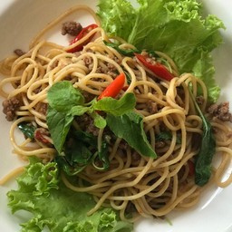 สปาเก็ตตี้กระเพราเนื้อสับ