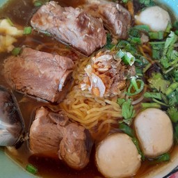 ก๋วยเตี๋ยวหมูตุ๋น